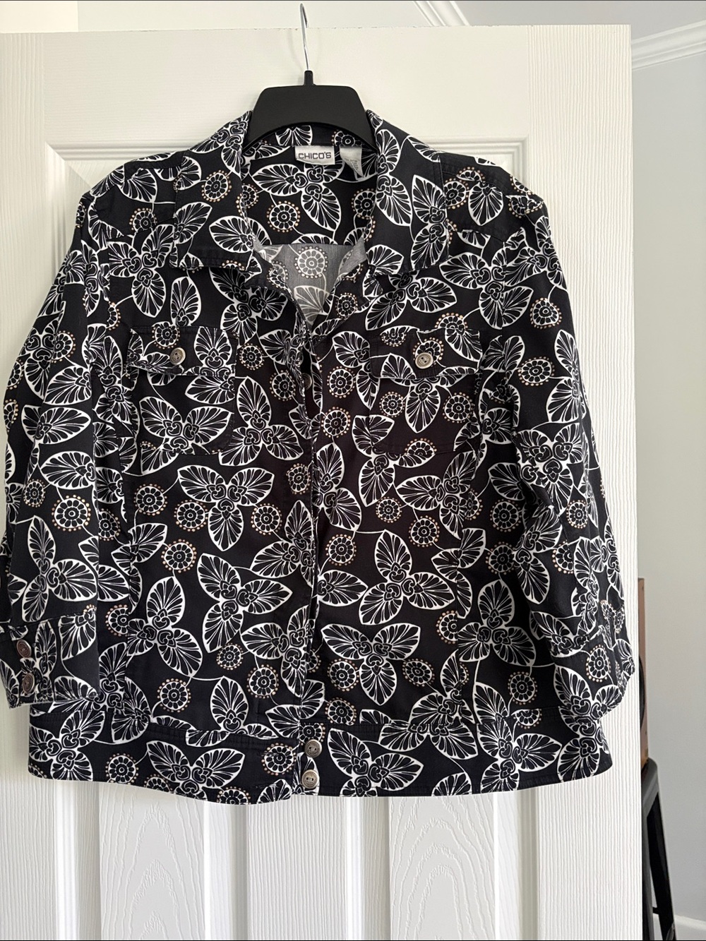Chico's Black & White Floral Print Jean Jacket-Size 3 (L)